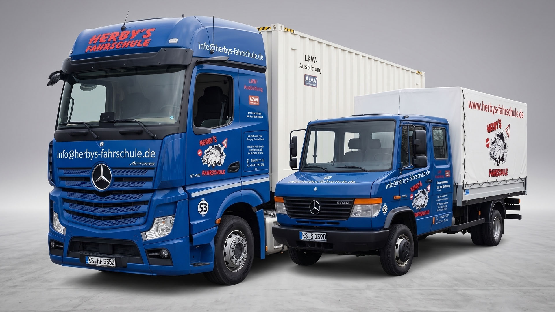 Zwei Ausbildungs-LKW von Herby’s Fahrschule in Kassel, darunter ein Mercedes-Benz Actros